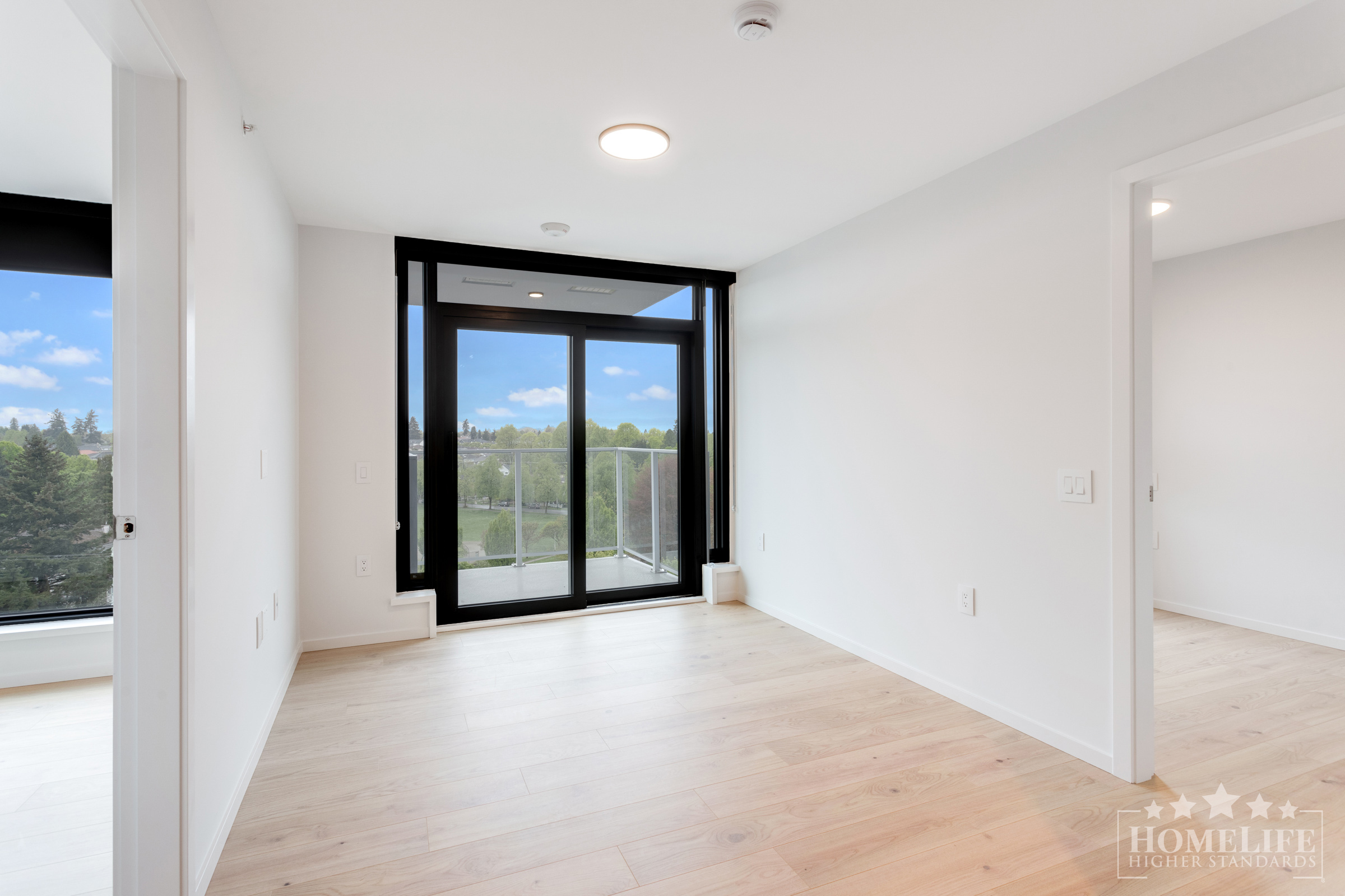 2729 Kingsway - 708